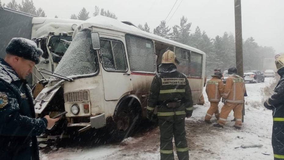 Полицейские возбудили дело после смертельного ДТП с автобусом под Петербургом