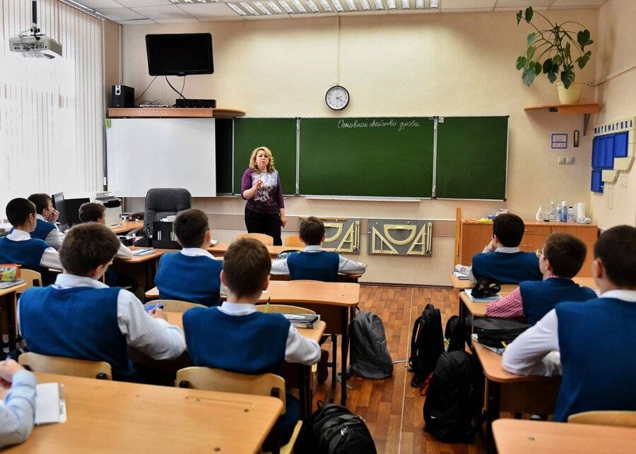 Почти 60% школьников РФ находятся на очном обучении – Минпросвещения