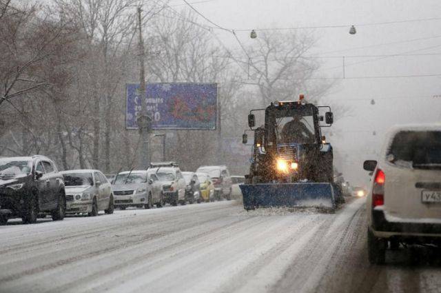 Во Владивостоке после снегопада ввели режим ЧС