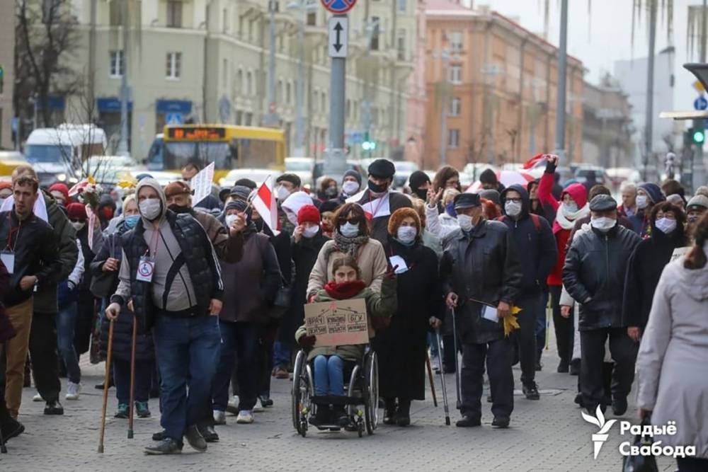 В Минске люди с инвалидностью выходят на марш: силовики их задерживают – видео