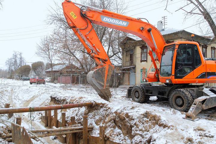 После коммунальной аварии на улице Зеленодольской начался ремонт