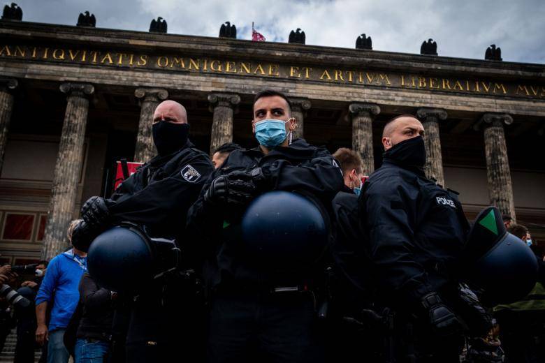 190 человек арестовали во время антикарантинного протеста в Берлине