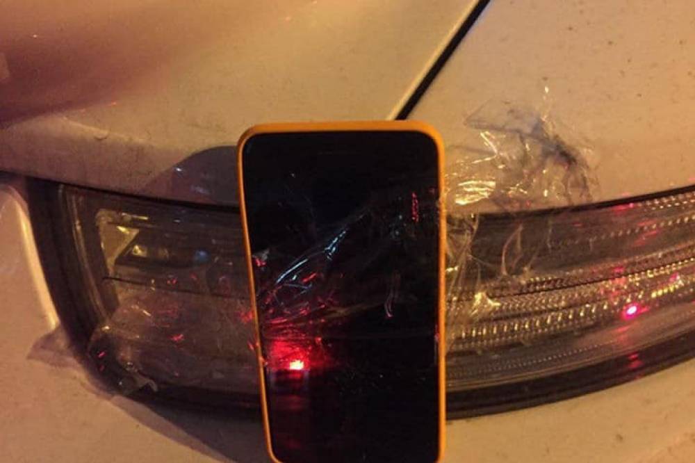 В Киеве правоохранители "обезвредили" телефон, который примотала скотчем к машине бывшая девушка владельца