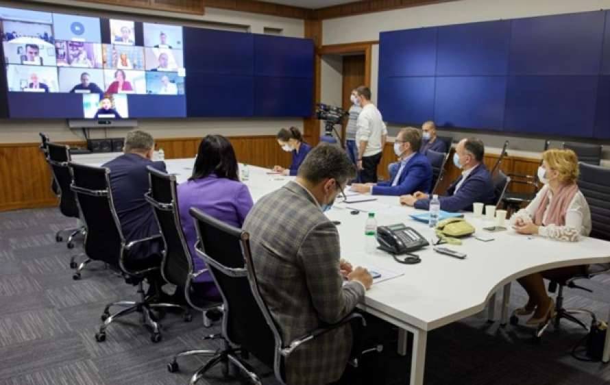 Зеленский провел видеовстречу из Феофании с послами G7