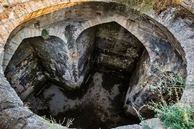 Ученые ожидают найти погребения на территории древнего христианского храма в Дербенте