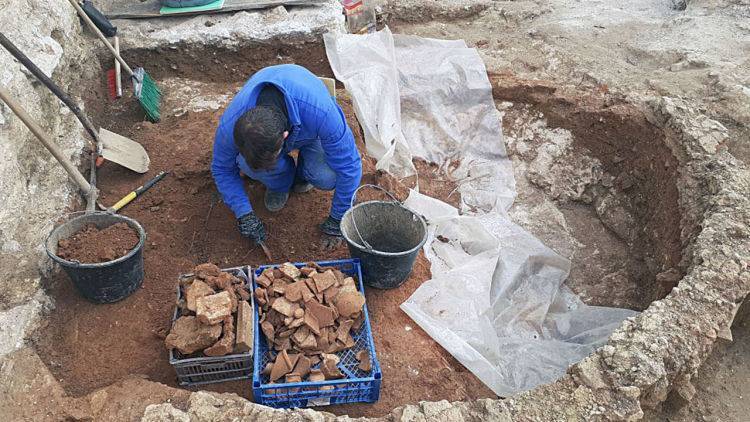 В центре Севастополя археологи нашли древнюю керамическую мастерскую