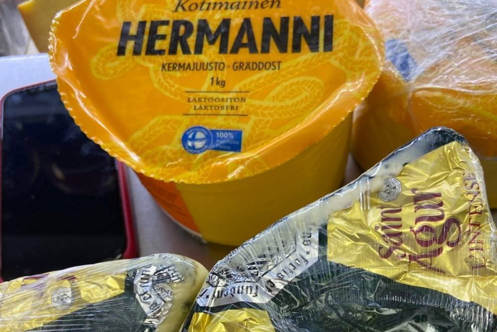 В Петербурге обнаружили и уничтожили 65 кг санкционного сыра и мяса