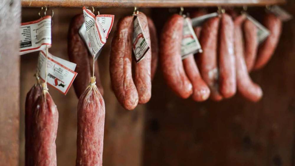 Россиянам объяснили, почему нельзя увеличить содержание мяса в колбасе