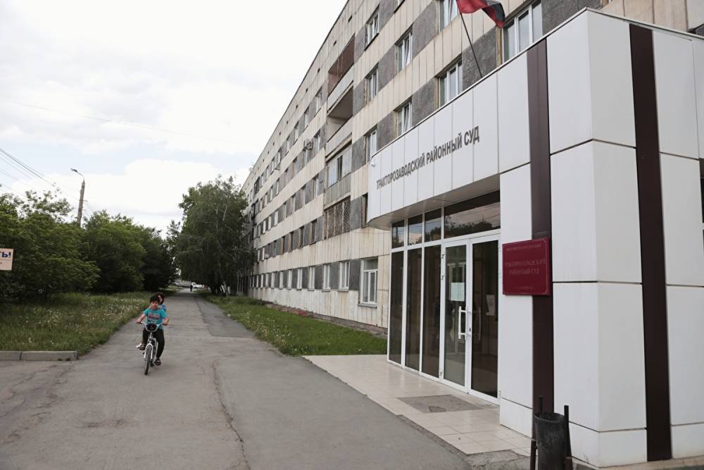 Суд в Челябинске сегодня рассмотрит дело девушки, сбившей инспектора ДПС на мотоцикле
