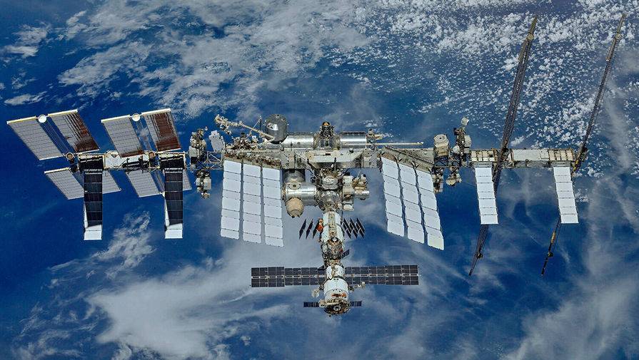 Космонавты нашли следы внешних повреждений на МКС