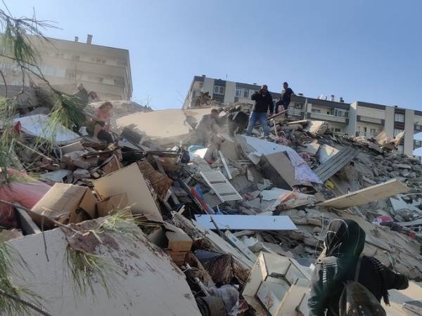 Число погибших при землетрясении в Турции увеличилось до 73 человек