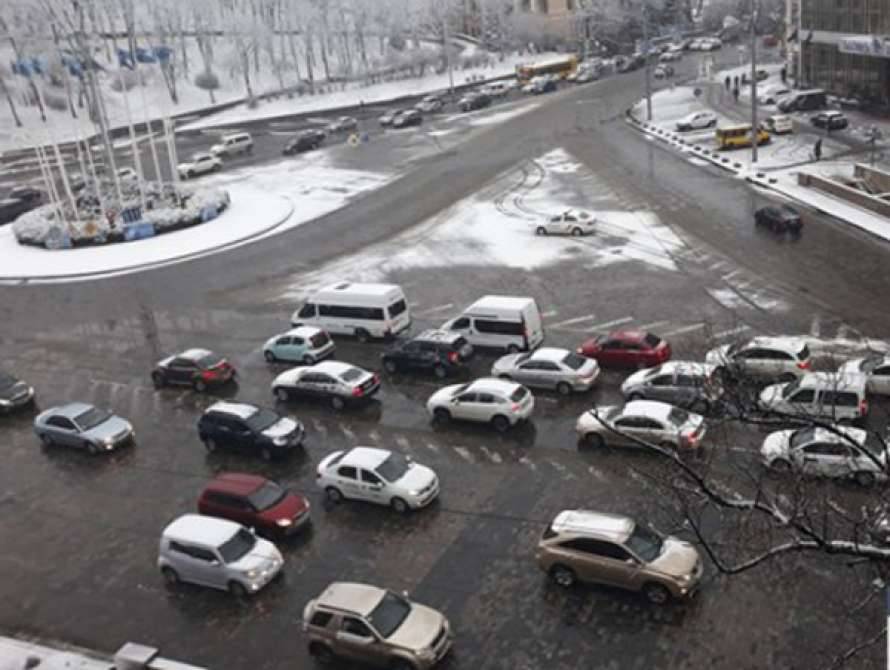 Центр Киева парализовали пробки