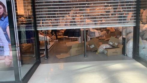 Бунт начался: сотни магазинов открылись в 7 торговых центрах Израиля