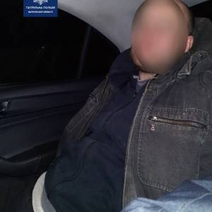 В Запорожье пьяный мужчина угнал автомобиль: в полицию сообщила продавец одного из киосков. Фото