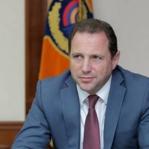 В Армении сняли с должности министра обороны