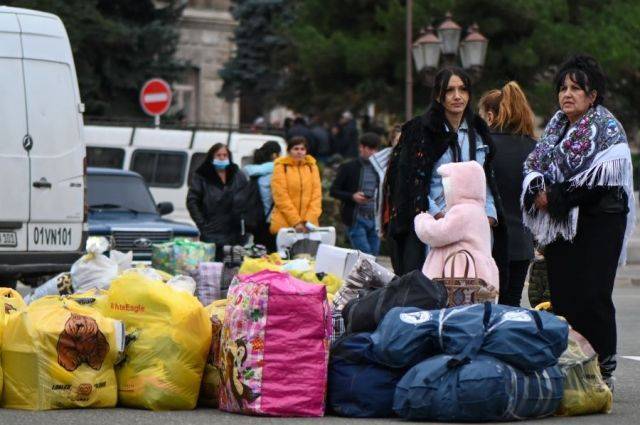 Более 4,4 тыс. беженцев вернулись в Карабах под контролем миротворцев из РФ