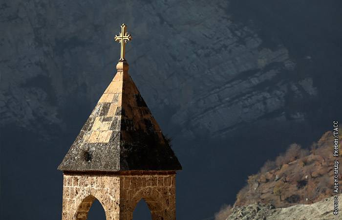 Путин призвал сохранить памятники и святыни в Карабахе