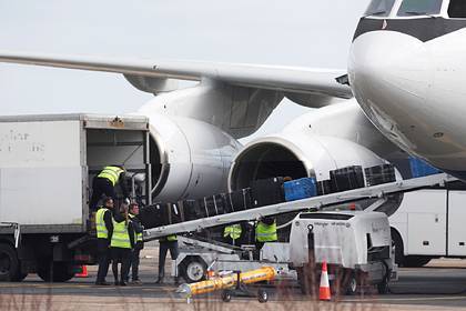 Работница аэропорта заявила о загадочных грузах в самолетах втайне от пассажиров