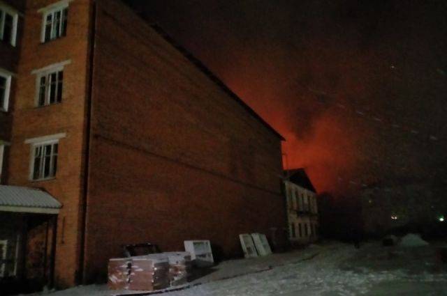 В Ивановской области из-за пожара частично обрушилась крыша льнокомбината