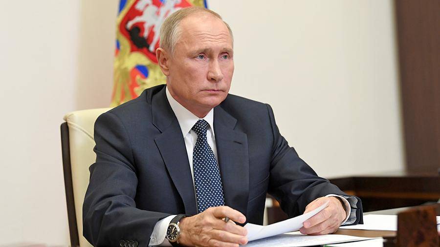 Путин продлил на год контрсанкции против Запада