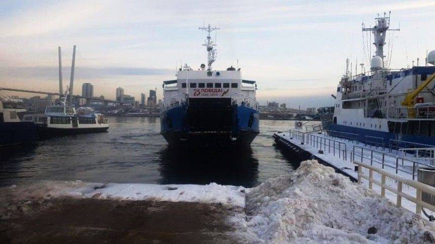 Застрявших людей на острове Русский доставят во Владивосток на пароме
