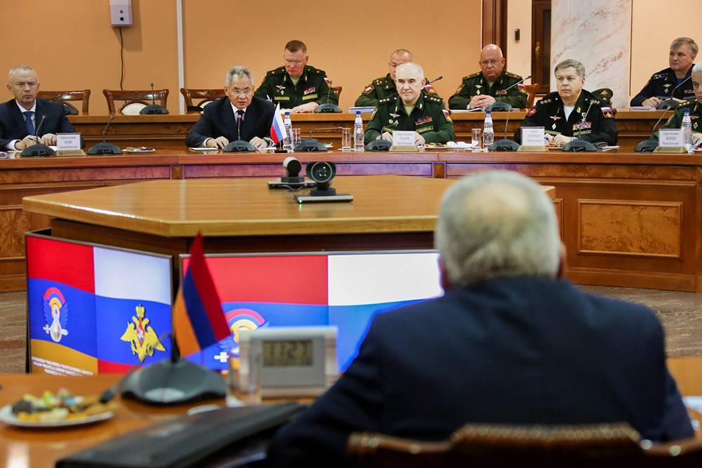 Российские министры провели в Ереване важные переговоры по Карабаху