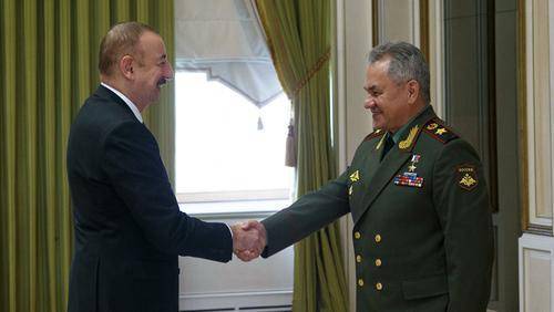 Шойгу проинформировал Алиева о развертывании в Нагорном Карабахе российских миротворческих сил