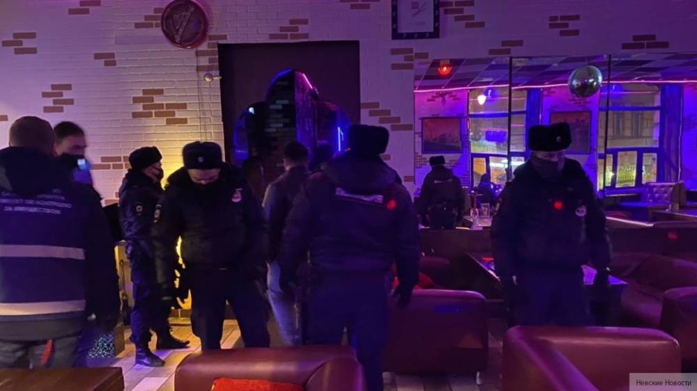 Полиция Петербурга остановила незаконнюю вечеринку на Дунайском
