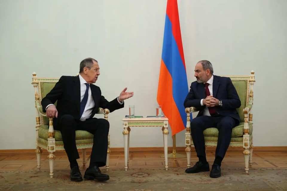 «Это хамство»: Пашинян на встрече с Лавровым «забыл» о флаге...