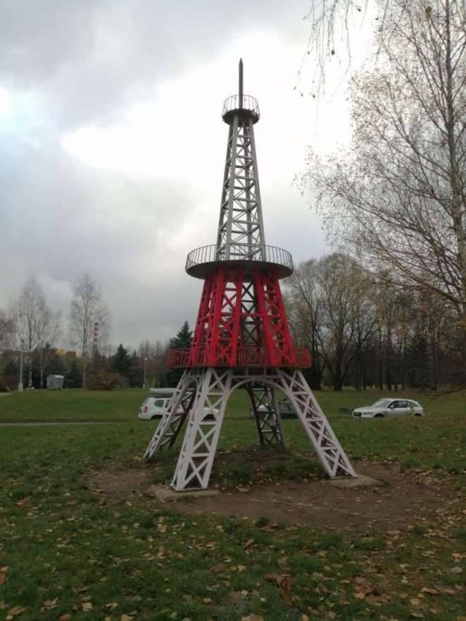 Бело-красно-белую «Эйфелеву башню» в Минске спилили