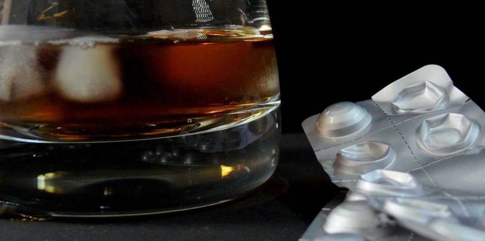Россиян предупредили о несовместимости парацетамола с алкоголем