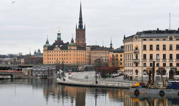 Как Швеции пришлось свернуть со своего "особого пути"