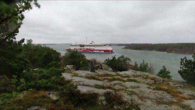В Балтийском море спасают севший на мель паром с 400 пассажирами