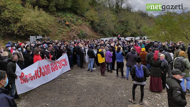 На западе Грузии проходит акция с требованием запрета строительства ГЭС