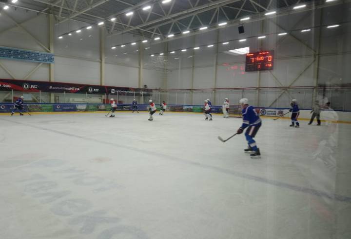 Больше, чем игра: как проходит первый матч «Ночной хоккейной лиги» в Ленобласти