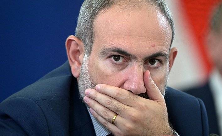 Zham (Армения): предатель или некомпетентный? На что в своих выступлениях намекали Владимир Путин и Мовсес Акопян?
