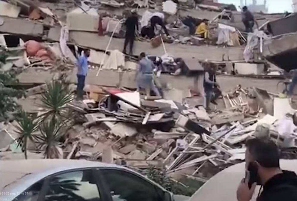 Люди молились и плакали: мощное землетрясение всколыхнуло страну, подробности