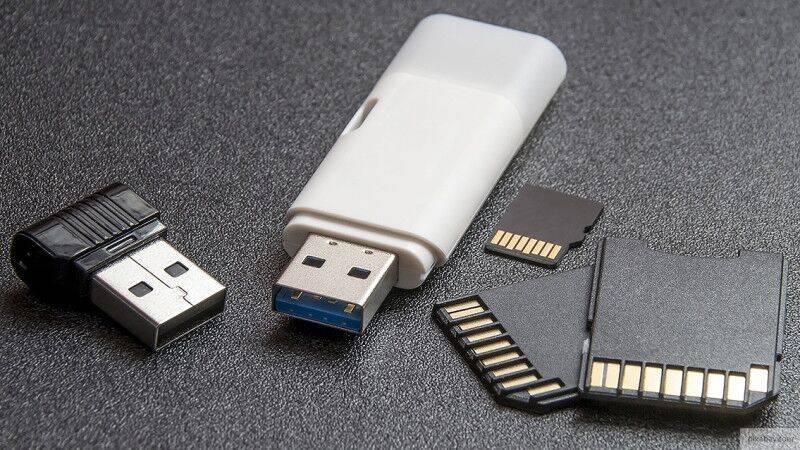 Фирменные USB-флешки Tesla появились в продаже на сайте компании