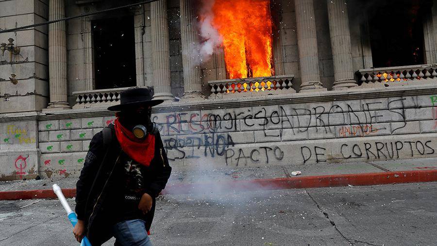 Власти Гватемалы назвали протесты против бюджета попыткой госпереворота
