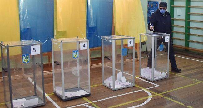 Во втором туре местных выборов на Украине побеждают действующие мэры