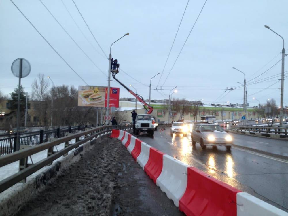 В Астрахани на мосту на Аэропортовское шоссе перекрыли одну полосу