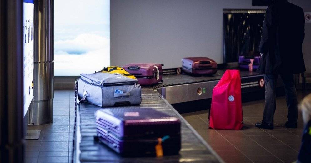 В аэропорту "Рига" задержали россиянина с нелегальными 250 000 долларов в багаже