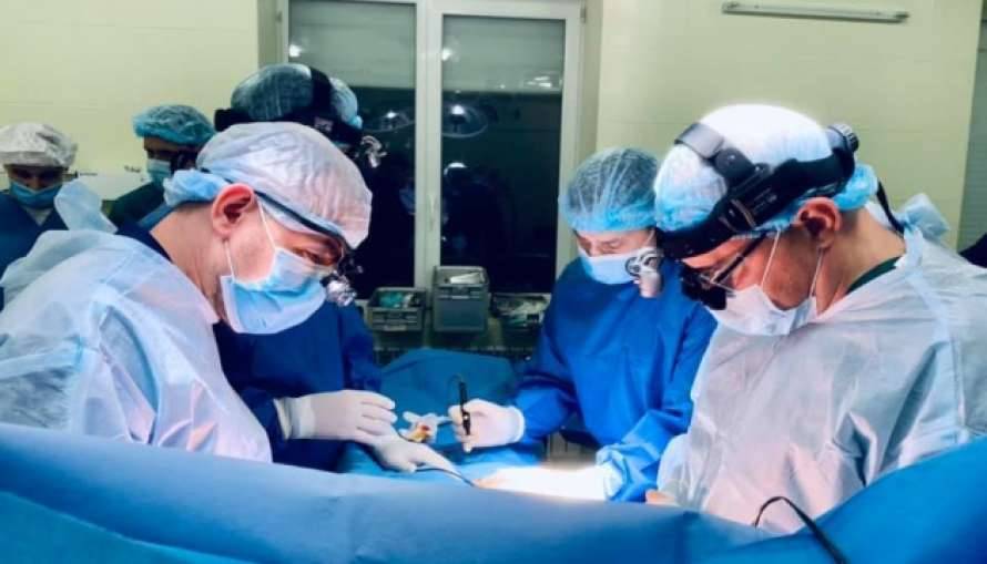Во Львове трем пациентам от одного донора пересадили новые органы