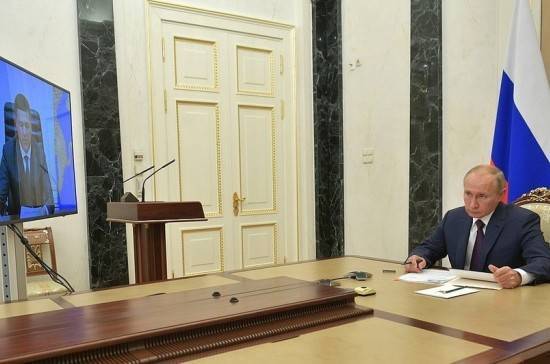 Путин пообещал оказать финансовую поддержку Псковской области