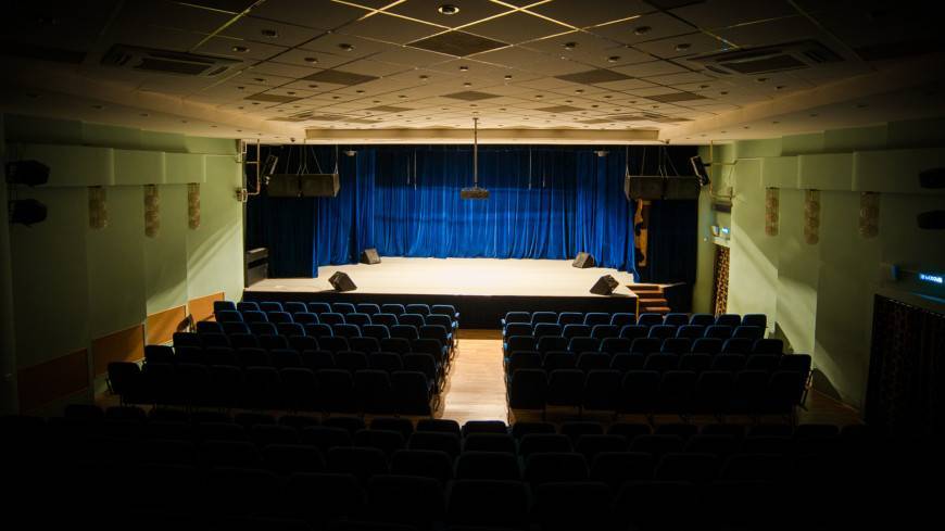 Во Франции впервые за 200 лет отменят набор в самое престижное театральное училище