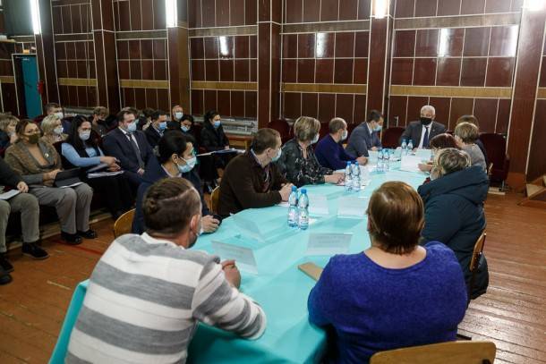 Владимир Уйба обсудил с депутатами Зимстана острые вопросы