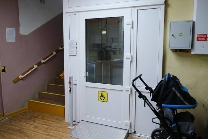 В Астрахани появился уникальный лифт для инвалидов