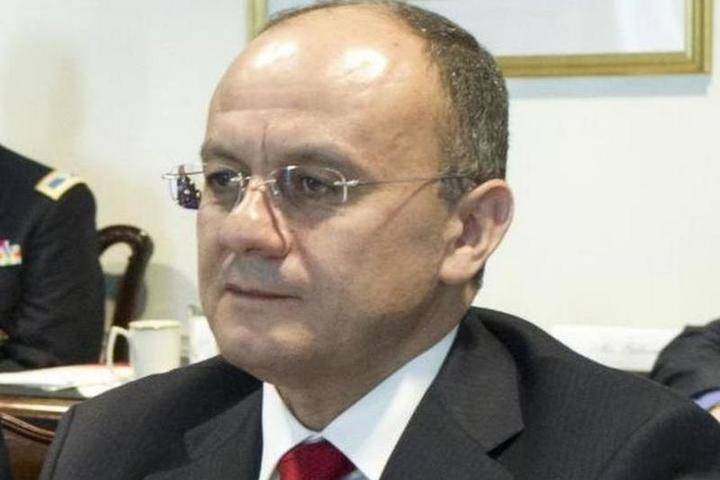 В Баку объявили в международный розыск экс-министра обороны Армении