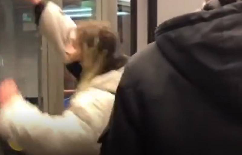 Видео: блогер Hypelayer избил скейтом охрану метрополитена в Петербурге