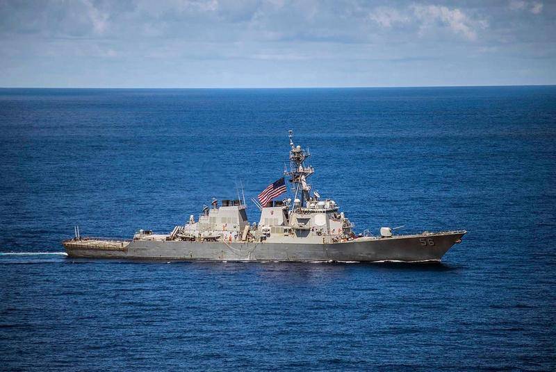 Американский эсминец USS John S. McCain нарушил российскую госграницу